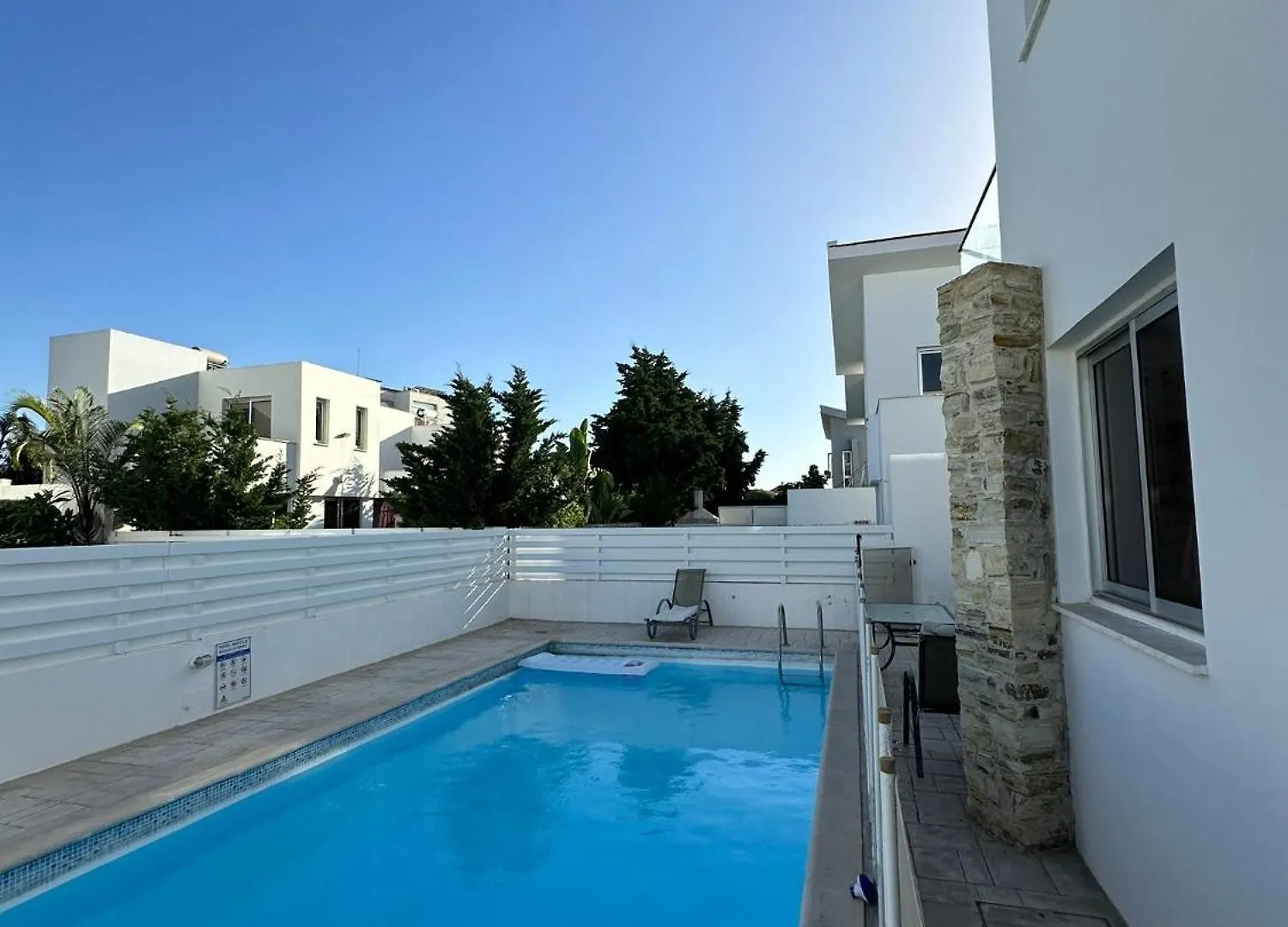 Haus 2 Schlafzimmer Und Pool Перволия Вилла